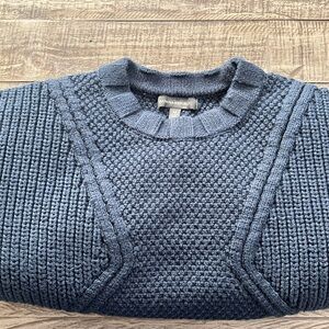 Banana Republic navy blue sweater in poly blend size medium M, GUC cropped